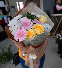 Букет цветов из:  Герберы, Розы и Хризантемы в Измайлово