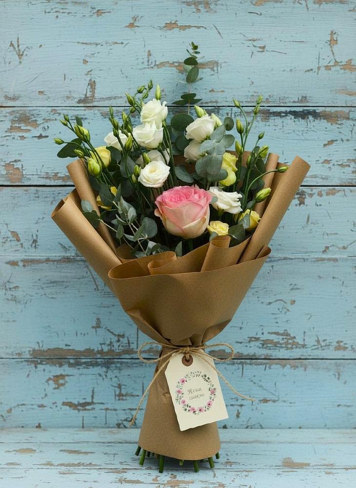 Букет цветов из: Розы и Лизиантусы в Измайлово