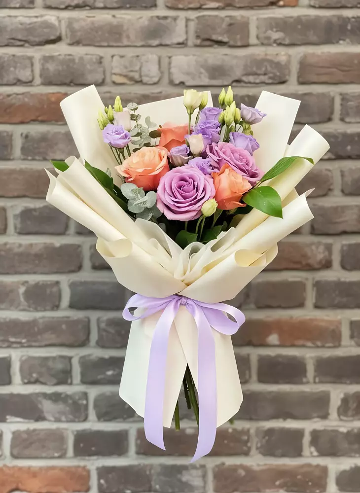 Букет цветов из: Лизиантусы и Розы в Измайлово