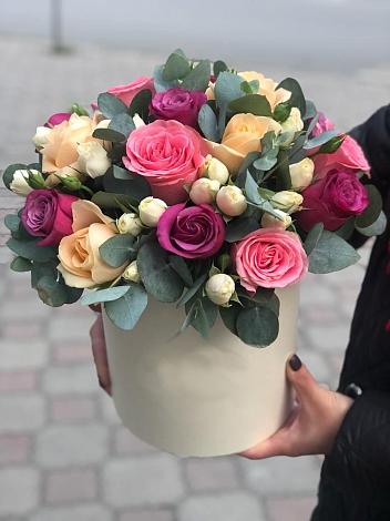 Цветочная композиция из Розы в шляпной коробке в Измайлово