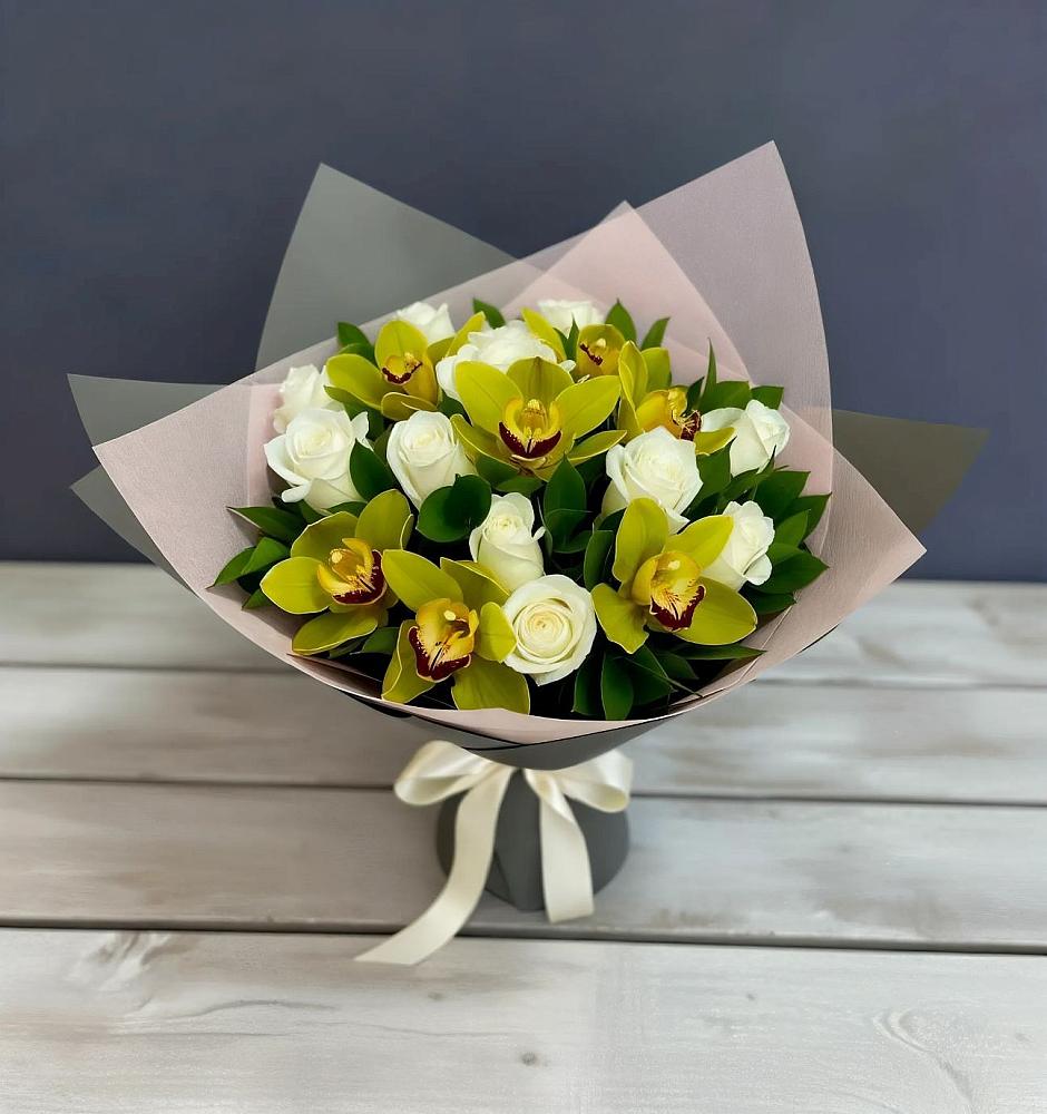 Букет цветов из: Орхидеи и Розы в Измайлово