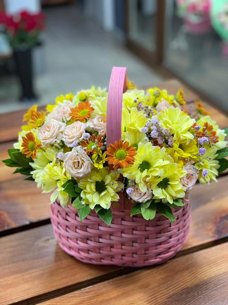 Цветочная композиция из Хризантемы и Розы в корзине в Измайлово