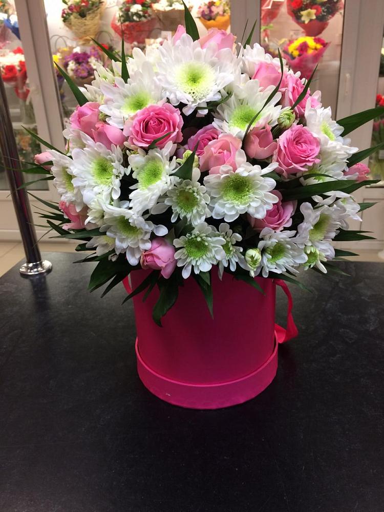 Цветочная композиция из Розы и Хризантемы в шляпной коробке в Измайлово