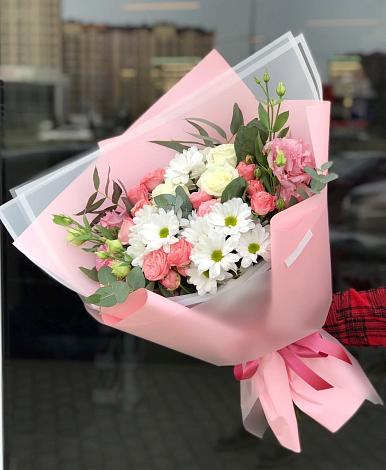 Букет цветов из: Розы, Лизиантусы и Хризантемы в Измайлово